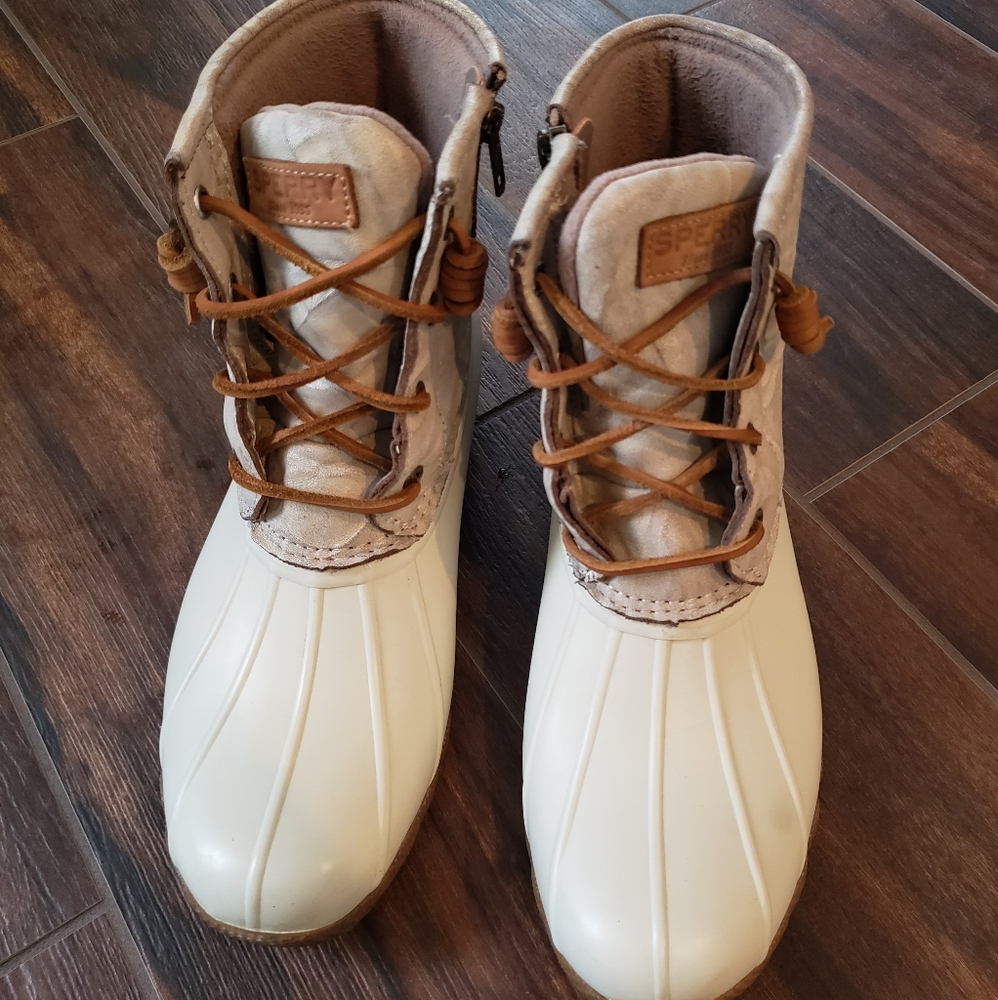 Size 9 White Sperry Duck Boots